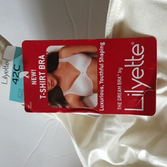 Lilyette Other - 🔥60%0ff🔥42C Lilyette/Bali Bra Ivory; Gold Hardware; 4 rows hook/eye